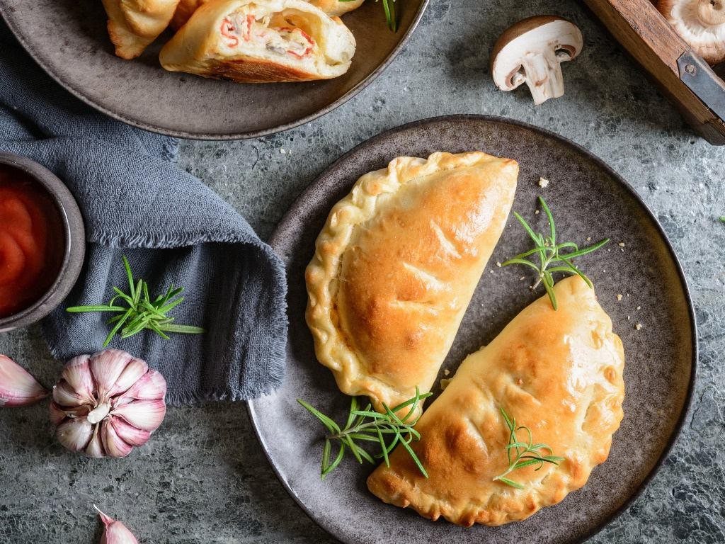 Кальцоне: лучшие рецепты закрытой пиццы